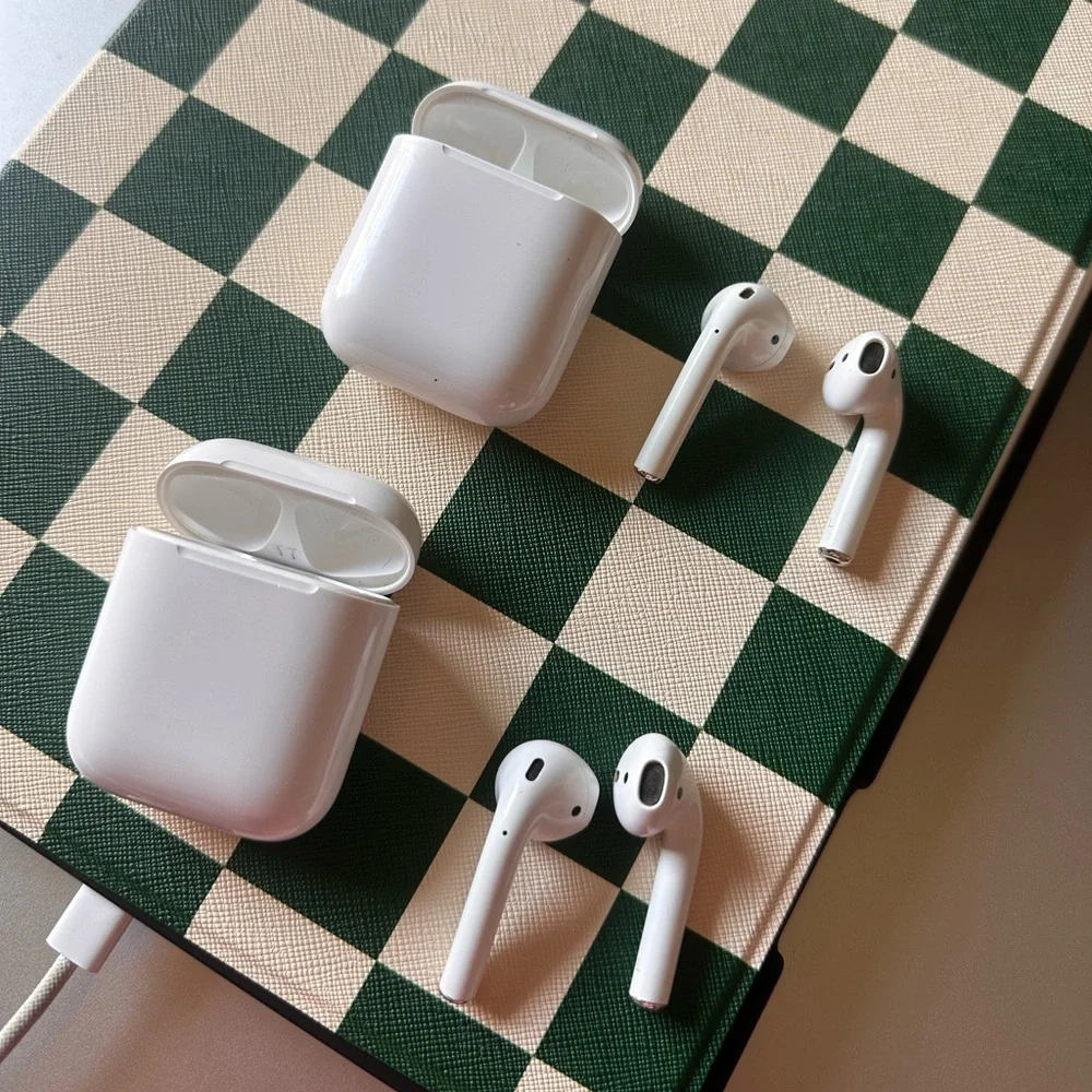 Apple AirPods (2nd generation)